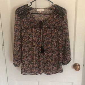Two by Vince Camuto peasant style blouse. XS